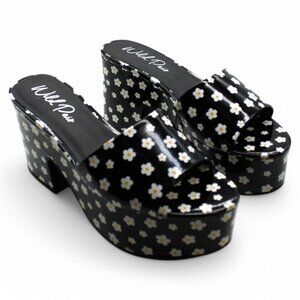 Wild Pair Womens Sandals